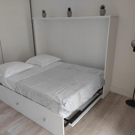 Charmant Studio Lumineux Avec Piscine Fréjus Zewnętrze zdjęcie