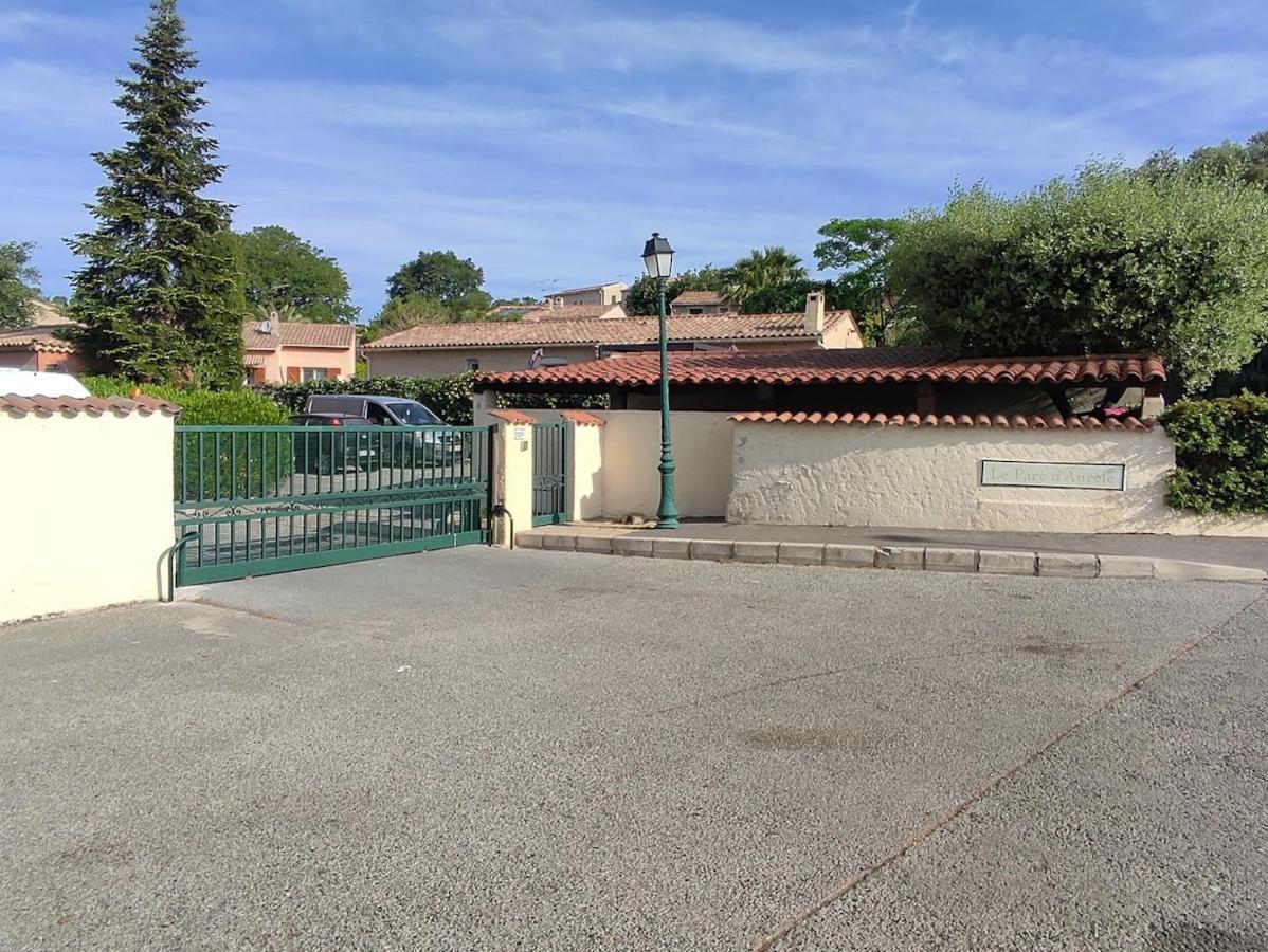 Charmant Studio Lumineux Avec Piscine Fréjus Zewnętrze zdjęcie